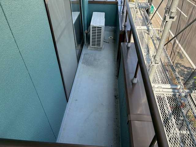 仙台市泉区でベランダの塗装を実施、床面の汚れや黒ずみを整えて防水性を高めた施工